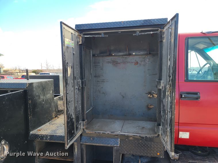 image for item JW9840 1995 GMC C6500  utility / service truck