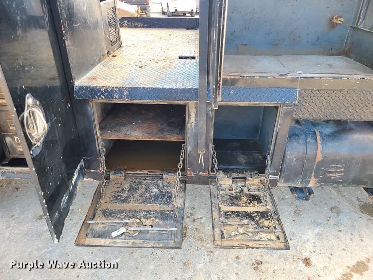 image for item JW9840 1995 GMC C6500  utility / service truck