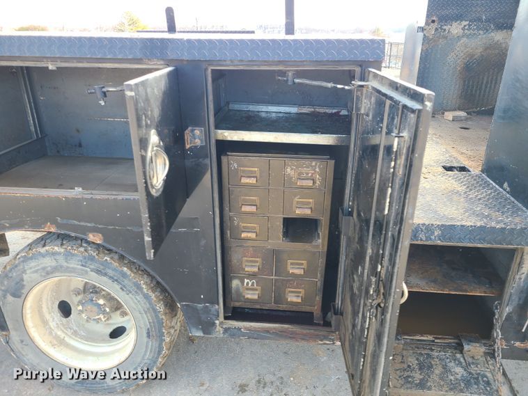 image for item JW9840 1995 GMC C6500  utility / service truck