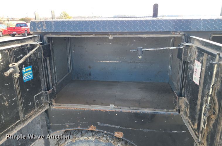 image for item JW9840 1995 GMC C6500  utility / service truck