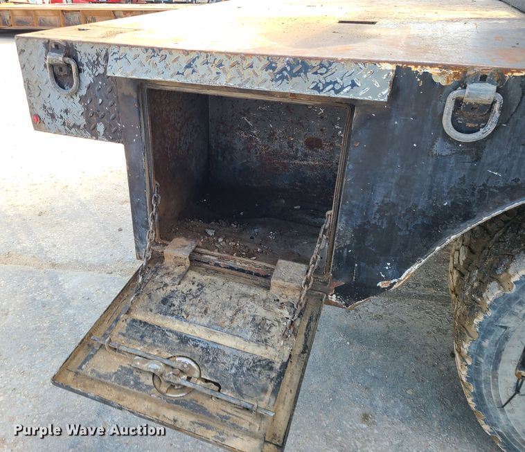 image for item JW9840 1995 GMC C6500  utility / service truck