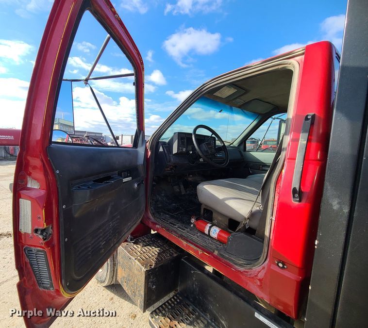 image for item JW9840 1995 GMC C6500  utility / service truck