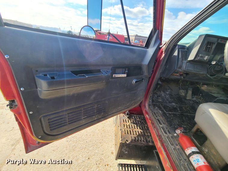 image for item JW9840 1995 GMC C6500  utility / service truck