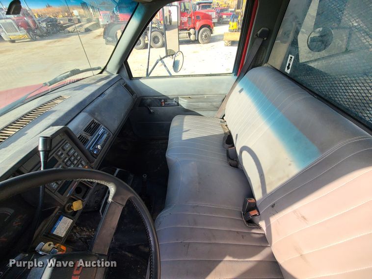 image for item JW9840 1995 GMC C6500  utility / service truck