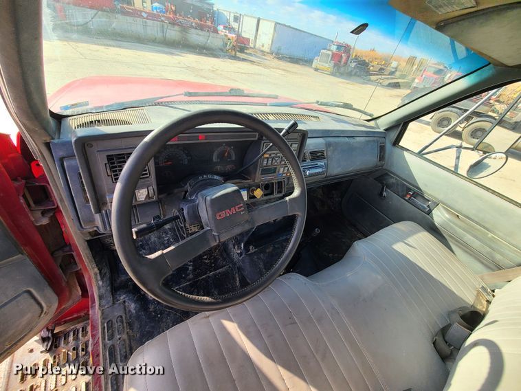 image for item JW9840 1995 GMC C6500  utility / service truck