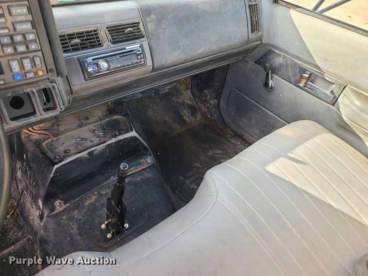 image for item JW9840 1995 GMC C6500  utility / service truck