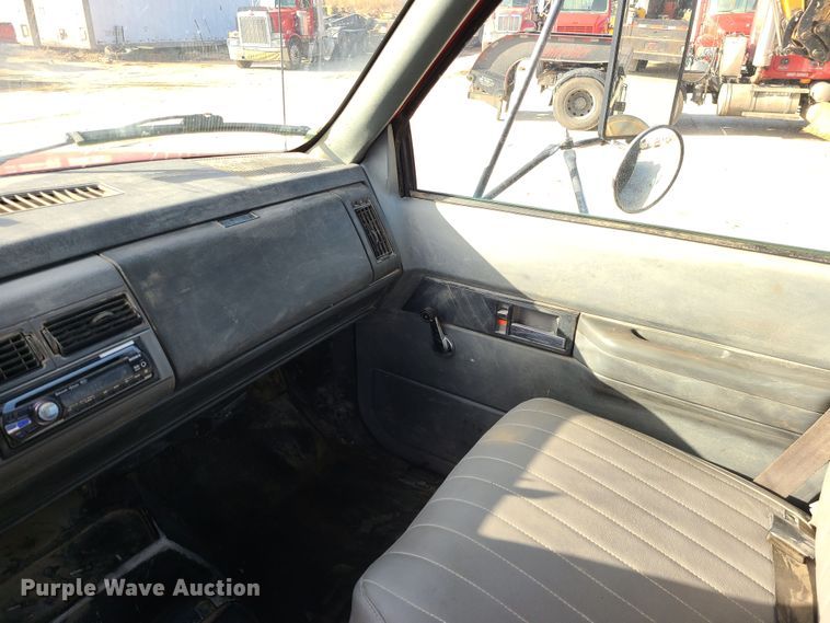 image for item JW9840 1995 GMC C6500  utility / service truck