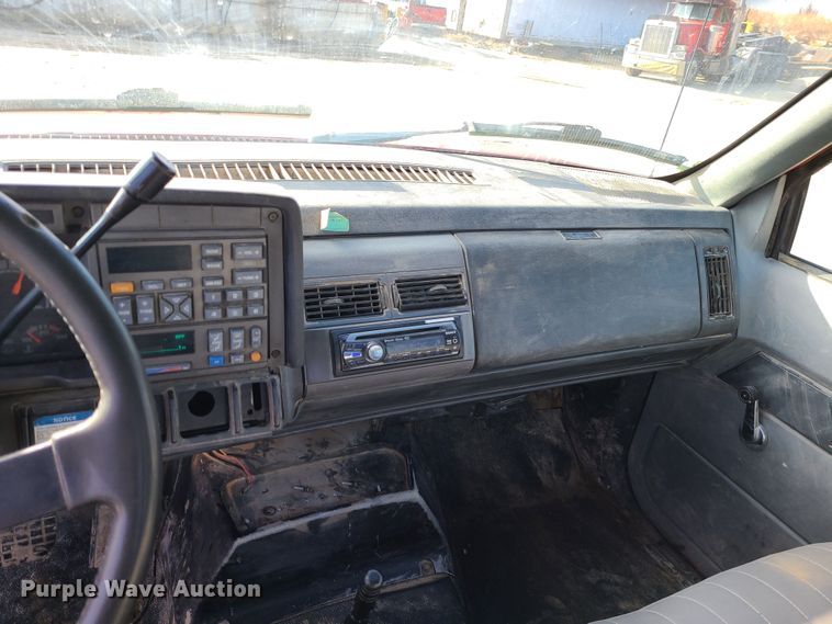 image for item JW9840 1995 GMC C6500  utility / service truck