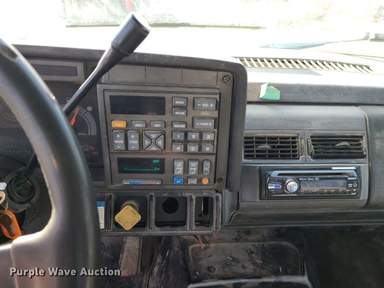 image for item JW9840 1995 GMC C6500  utility / service truck