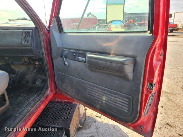 image for item JW9840 1995 GMC C6500  utility / service truck