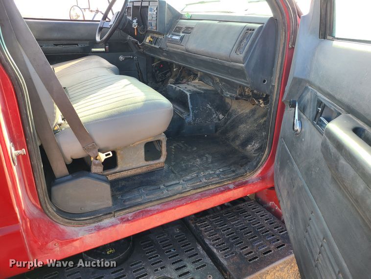 image for item JW9840 1995 GMC C6500  utility / service truck