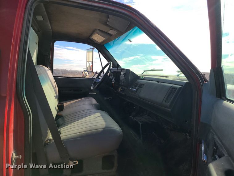 image for item JW9840 1995 GMC C6500  utility / service truck