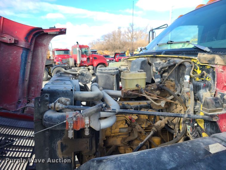 image for item JW9840 1995 GMC C6500  utility / service truck