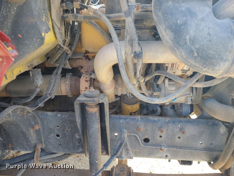 image for item JW9840 1995 GMC C6500  utility / service truck