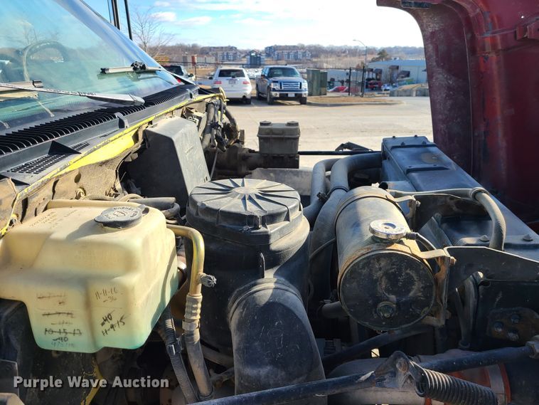 image for item JW9840 1995 GMC C6500  utility / service truck