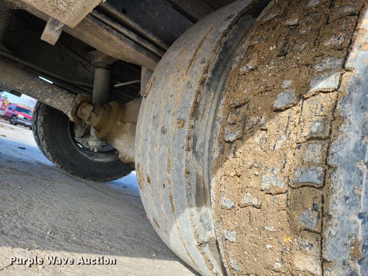 image for item JW9840 1995 GMC C6500  utility / service truck