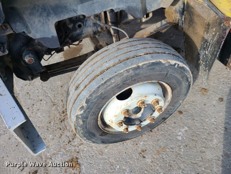 image for item JW9840 1995 GMC C6500  utility / service truck