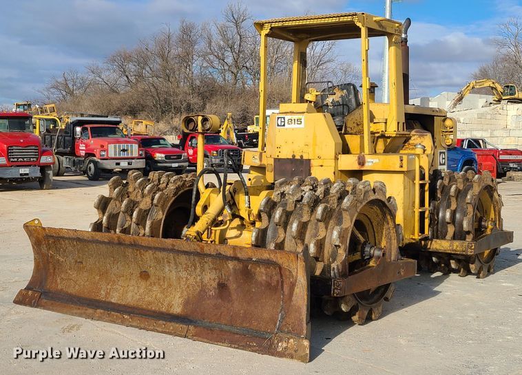 image for item JW9841 1975 Caterpillar 815  soil compactor