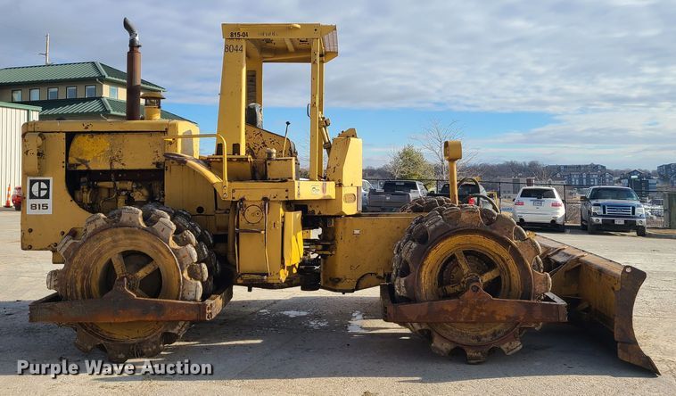 image for item JW9841 1975 Caterpillar 815  soil compactor