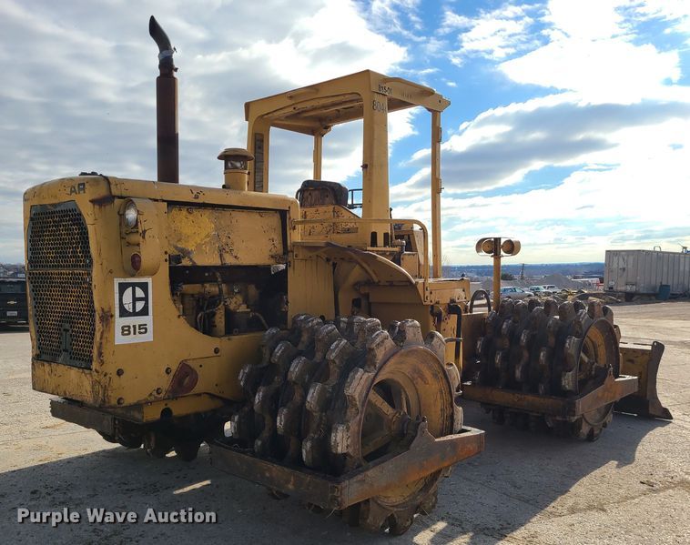 image for item JW9841 1975 Caterpillar 815  soil compactor
