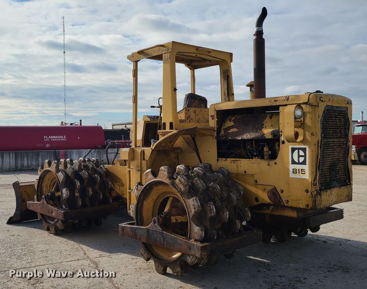 image for item JW9841 1975 Caterpillar 815  soil compactor