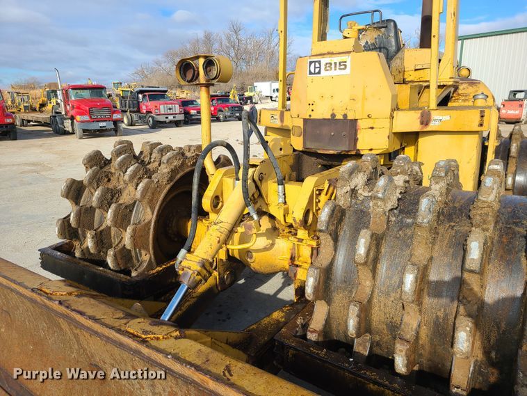 image for item JW9841 1975 Caterpillar 815  soil compactor