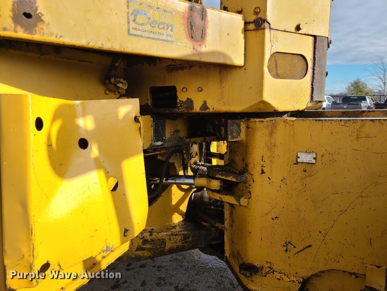 image for item JW9841 1975 Caterpillar 815  soil compactor