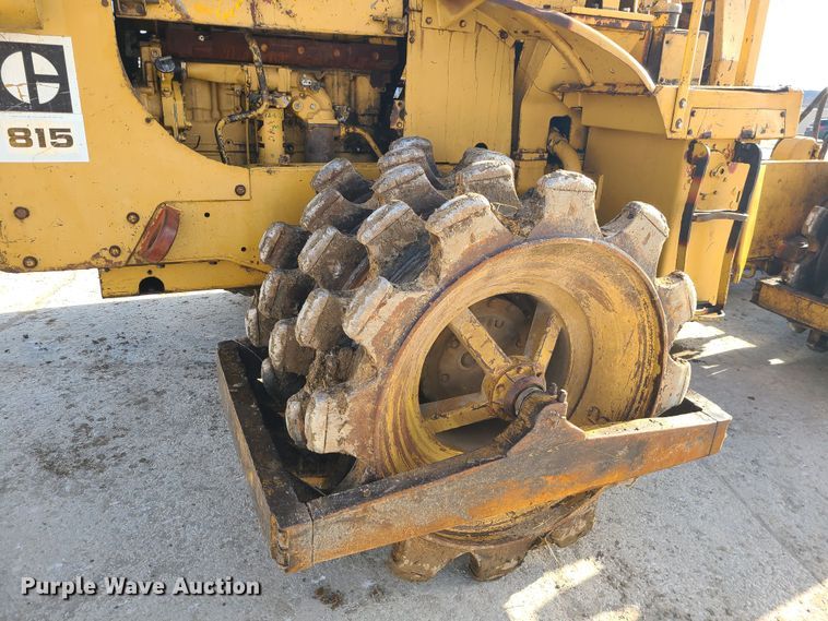 image for item JW9841 1975 Caterpillar 815  soil compactor