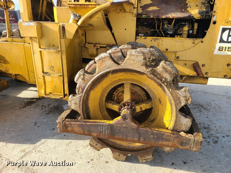 image for item JW9841 1975 Caterpillar 815  soil compactor
