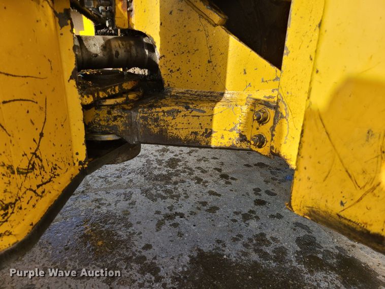 image for item JW9841 1975 Caterpillar 815  soil compactor