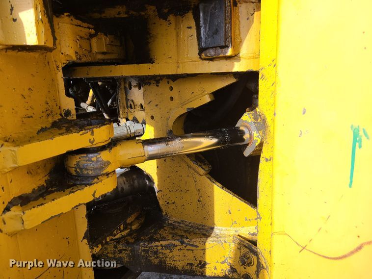 image for item JW9841 1975 Caterpillar 815  soil compactor