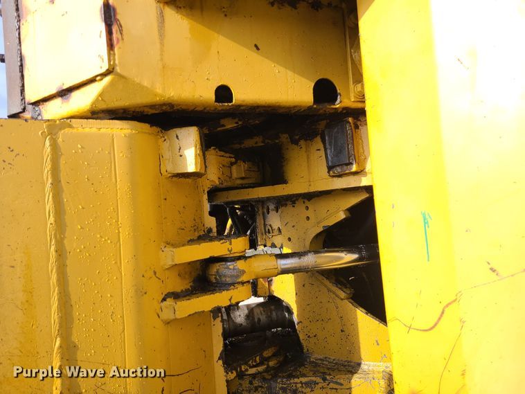 image for item JW9841 1975 Caterpillar 815  soil compactor