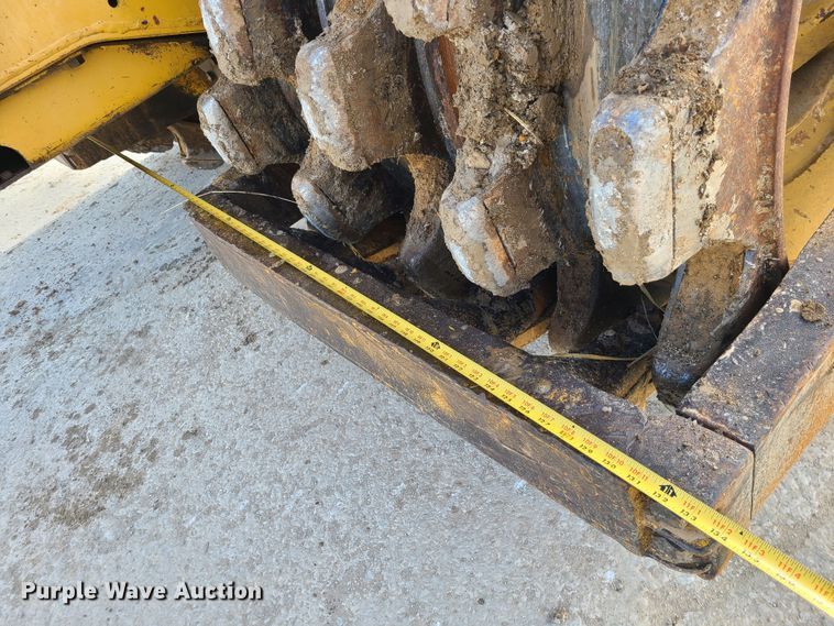 image for item JW9841 1975 Caterpillar 815  soil compactor