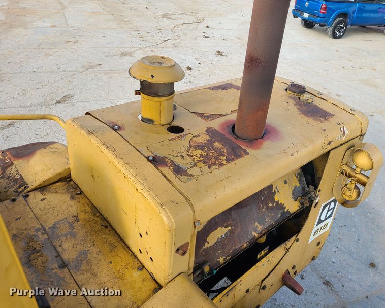 image for item JW9841 1975 Caterpillar 815  soil compactor