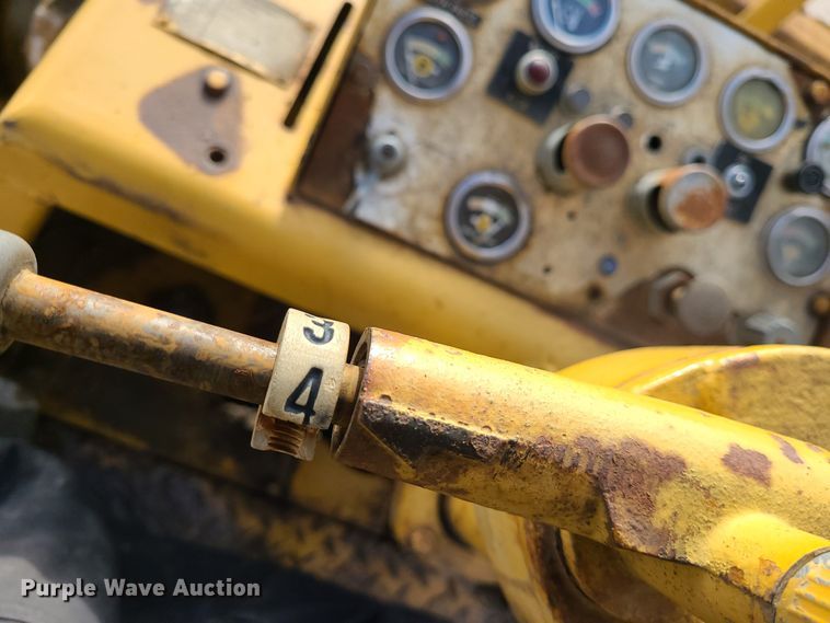 image for item JW9841 1975 Caterpillar 815  soil compactor