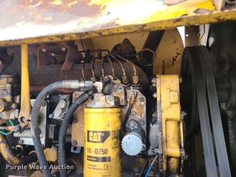 image for item JW9841 1975 Caterpillar 815  soil compactor