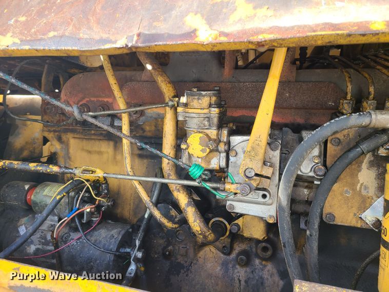 image for item JW9841 1975 Caterpillar 815  soil compactor