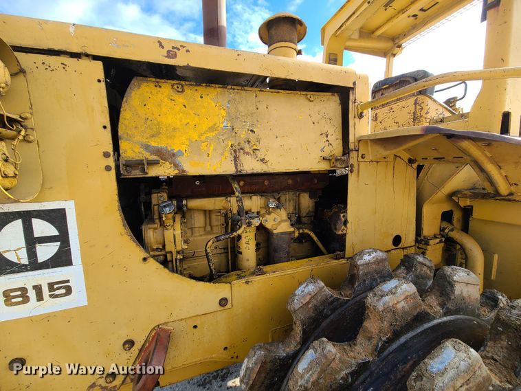 image for item JW9841 1975 Caterpillar 815  soil compactor