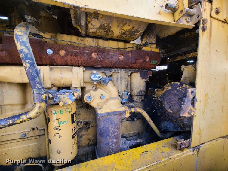 image for item JW9841 1975 Caterpillar 815  soil compactor