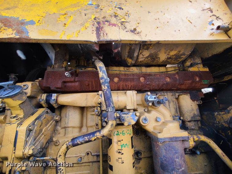 image for item JW9841 1975 Caterpillar 815  soil compactor