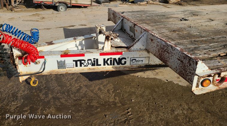 image for item JW9842 2000 Trail King TK20-2400  equipment trailer