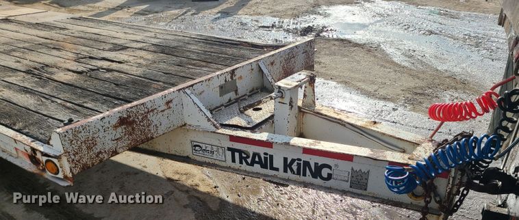 image for item JW9842 2000 Trail King TK20-2400  equipment trailer