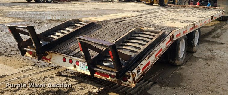 image for item JW9842 2000 Trail King TK20-2400  equipment trailer