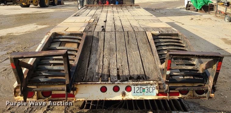 image for item JW9842 2000 Trail King TK20-2400  equipment trailer