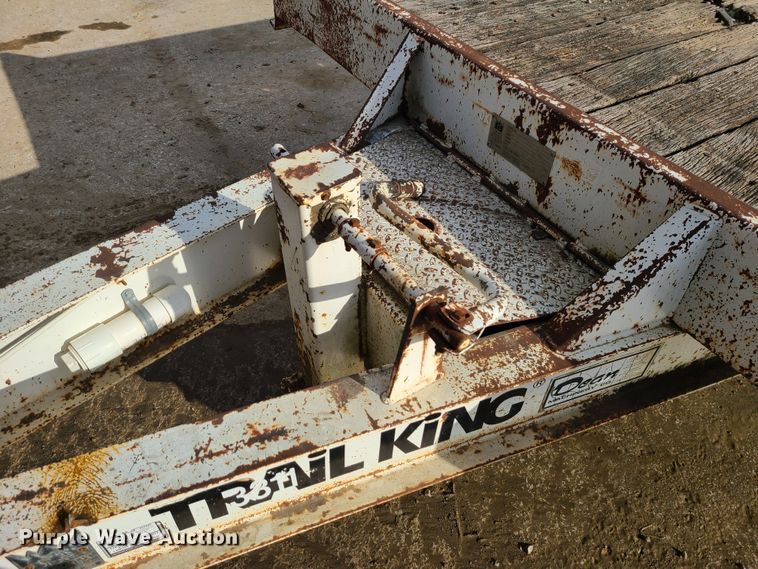 image for item JW9842 2000 Trail King TK20-2400  equipment trailer