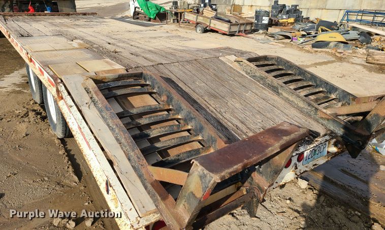 image for item JW9842 2000 Trail King TK20-2400  equipment trailer