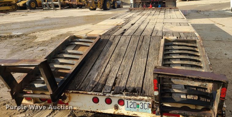 image for item JW9842 2000 Trail King TK20-2400  equipment trailer