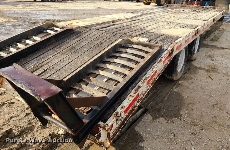 image for item JW9842 2000 Trail King TK20-2400  equipment trailer