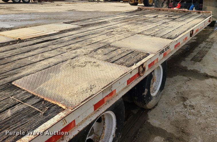 image for item JW9842 2000 Trail King TK20-2400  equipment trailer