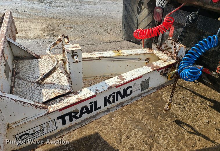 image for item JW9842 2000 Trail King TK20-2400  equipment trailer